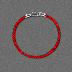 Czerwony jedwabny sznur jubilerski ze srebrnym zapięciem