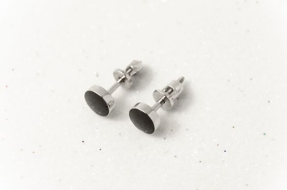 Серебряные серьги-гвоздики с чёрной эмалью