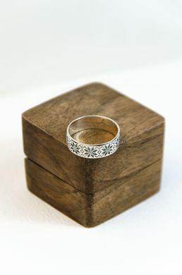 Srebrny pierścionek-haft z topazami