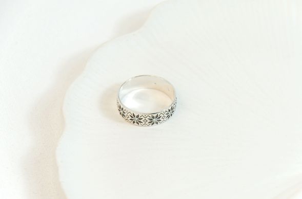 Серебряное кольцо-вышиванка с топазами
