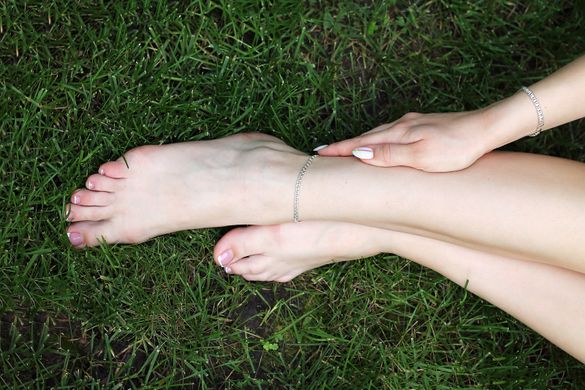 Жіночий срібний браслет "Плоский Бісмарк" на ногу (кісточку)