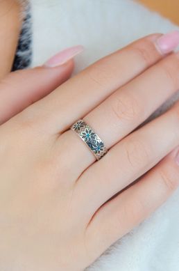 Серебряное кольцо-вышиванка с голубыми фианитами