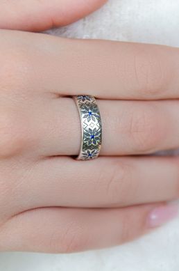 Серебряное кольцо-вышиванка с синими фианитами