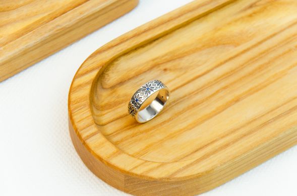 Серебряное кольцо-вышиванка с синими фианитами