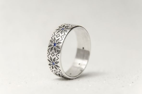 Silver Vishivanka-ring with blue cubic Zirconia