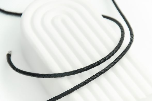 Шкіряний шнурок зі срібною застібкою