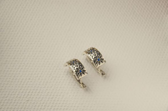 Серебряные серьги "Вышиванка" с синими камнями